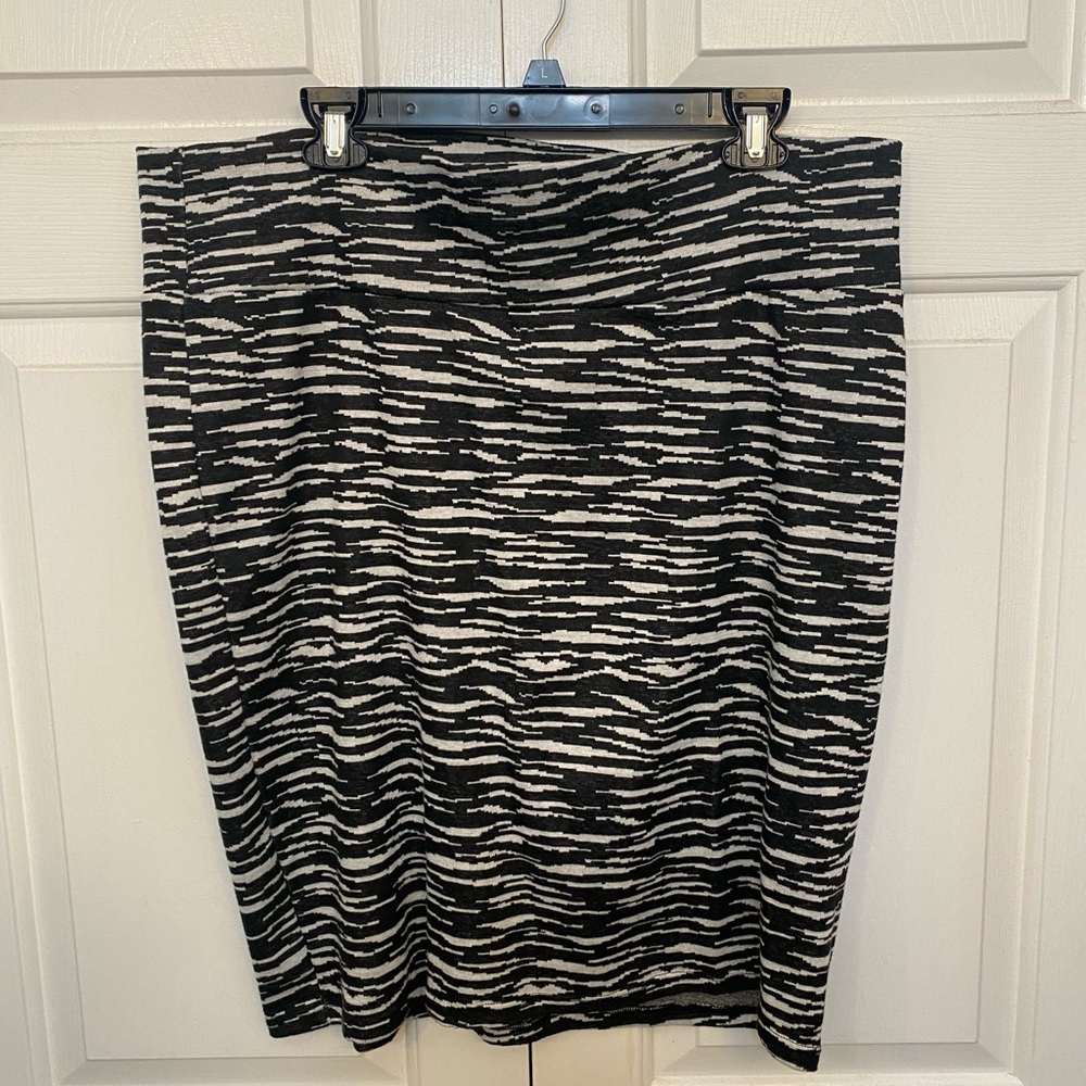 LuLaRoe Cassie Black and White Pencil Skirt women’s size 3X 3XL stretchy